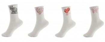 Skarpety z ozdobami białe