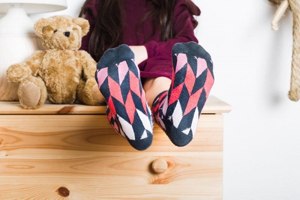 Skarpetki dziecięce, które opowiadają historie – od misiów po sowy